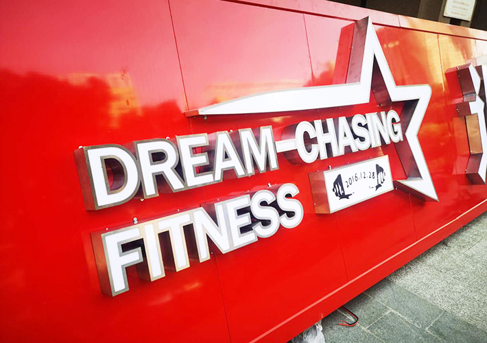 ����V����