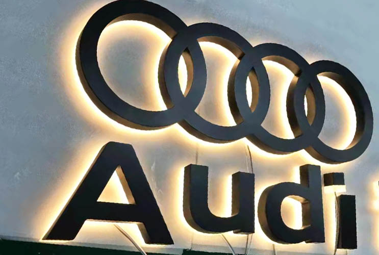 長(zhǎng)沙發(fā)光字